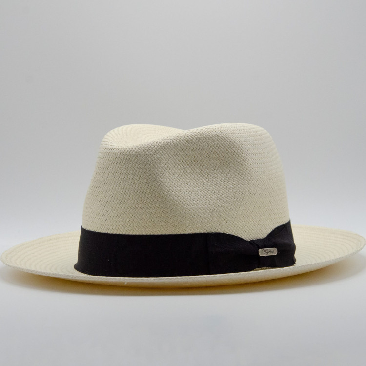 Wigéns Panama Hat med svart hattband sedd framifrån