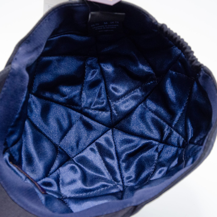 Insida och blått foder på marinblå Wigéns Baseball Cap
