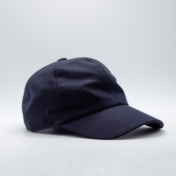 Wigéns Baseball Cap Marinblå sedd från sidan