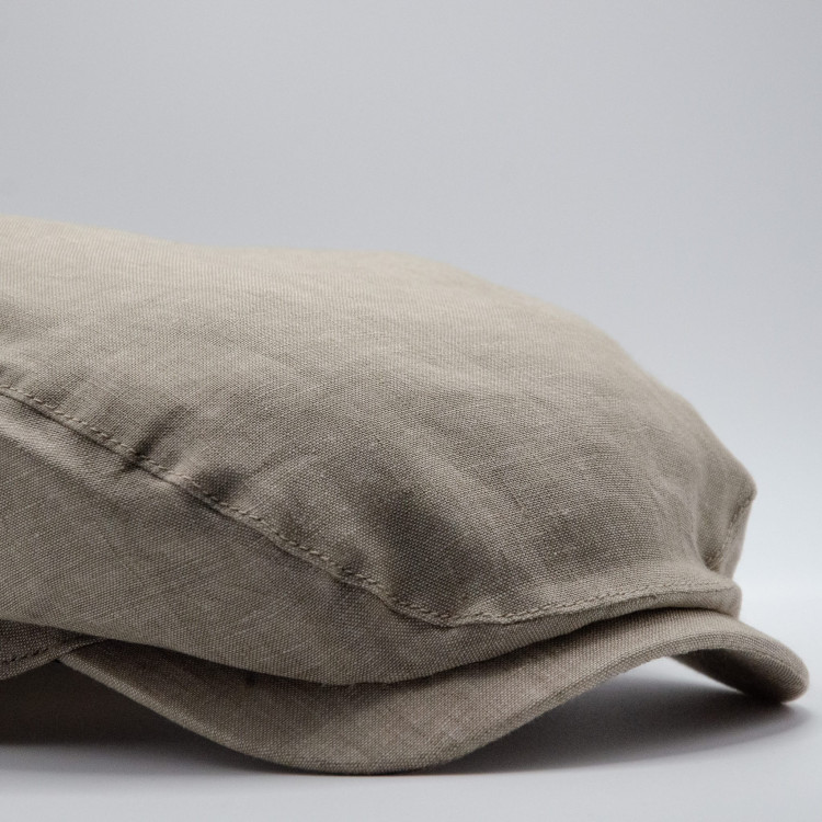 Närbild på beige linneväv på Wigéns Ivy Contemporary Cap