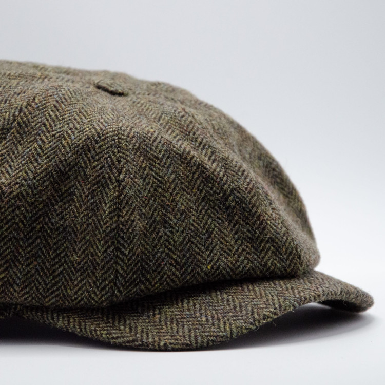 Olivfärgad Wigéns News Boy Classic Cap sedd framifrån