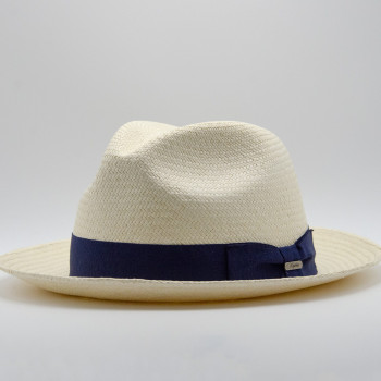 Wigéns Panama Hat med marinblått hattband snett framifrån