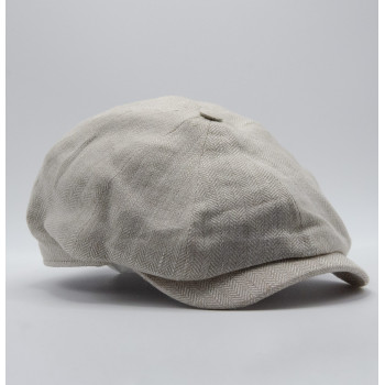 Ljusbeige gubbkeps från Wigéns snett framifrån